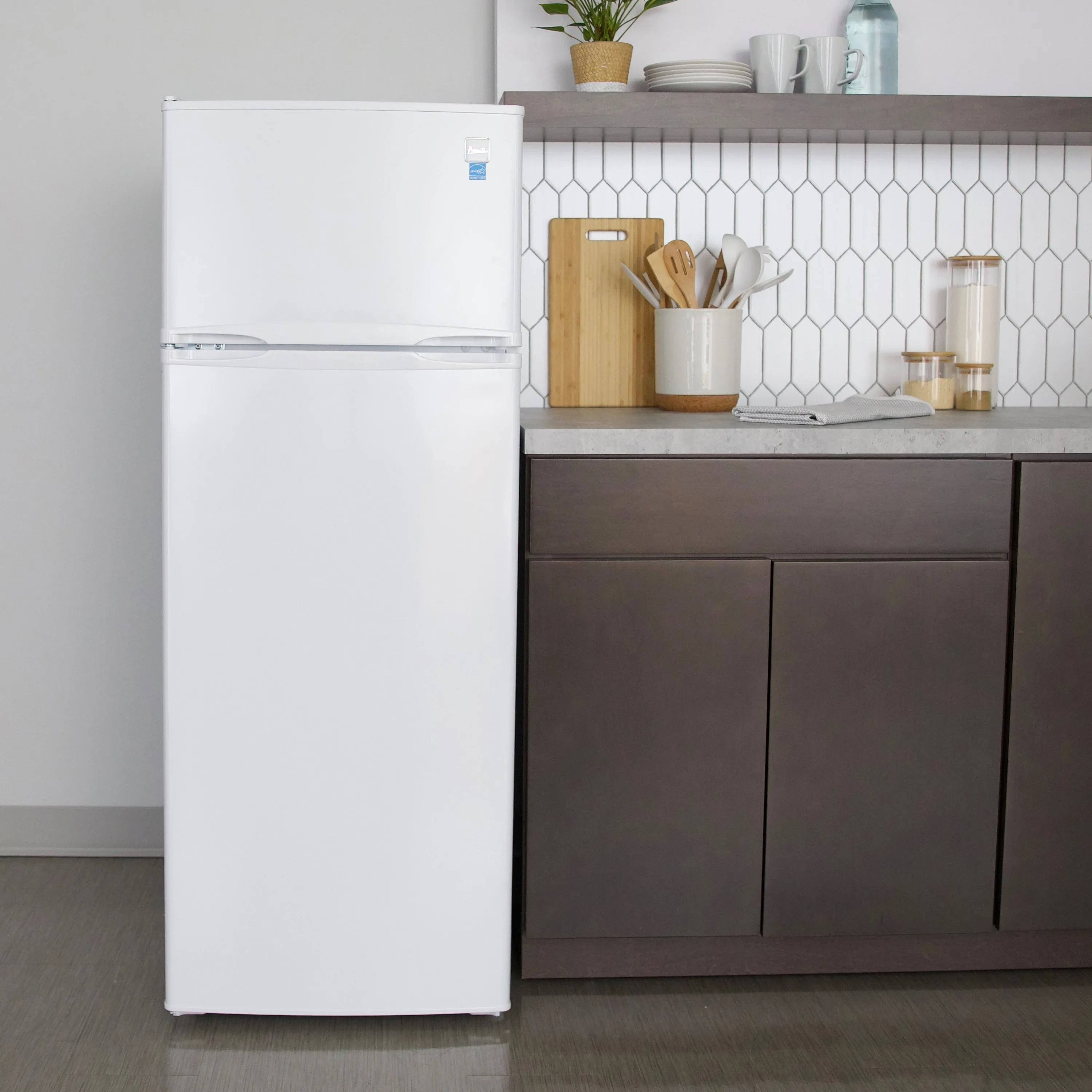 Avanti Apartment Refrigerator, 7.3 cu. ft